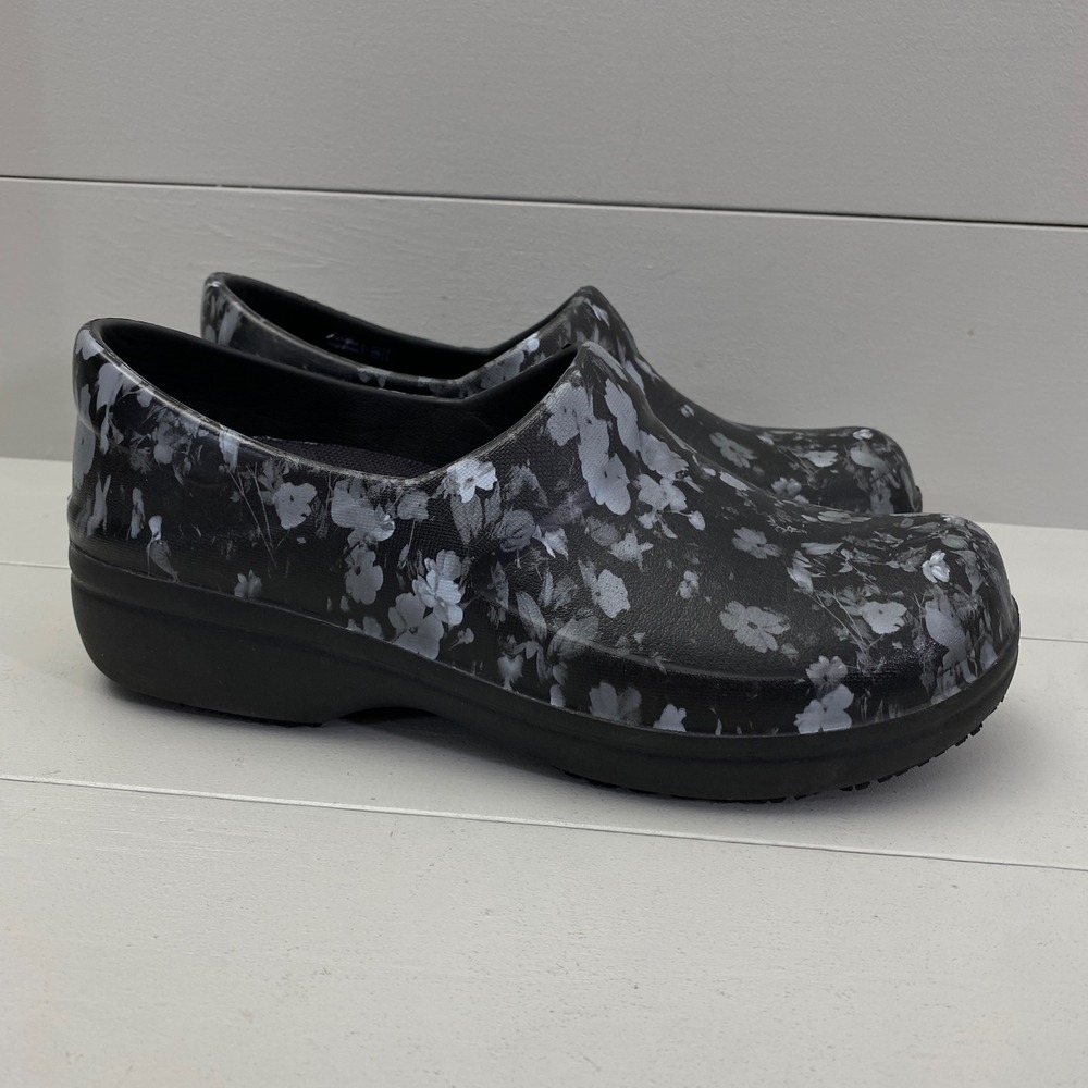 Crocs Neria Pro II Clog Womens Size 7 Black Floral Slip Resistant Work Shoes